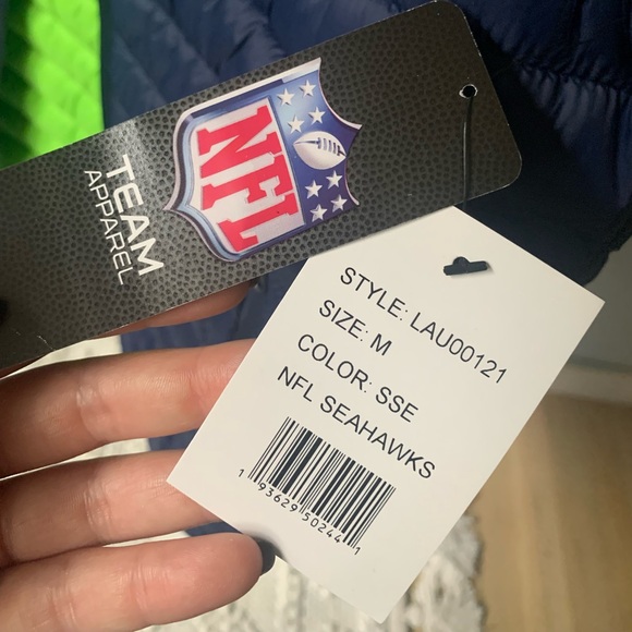 NFL Seattle Seahawks Football Puffer Vest - Picture 5 of 6